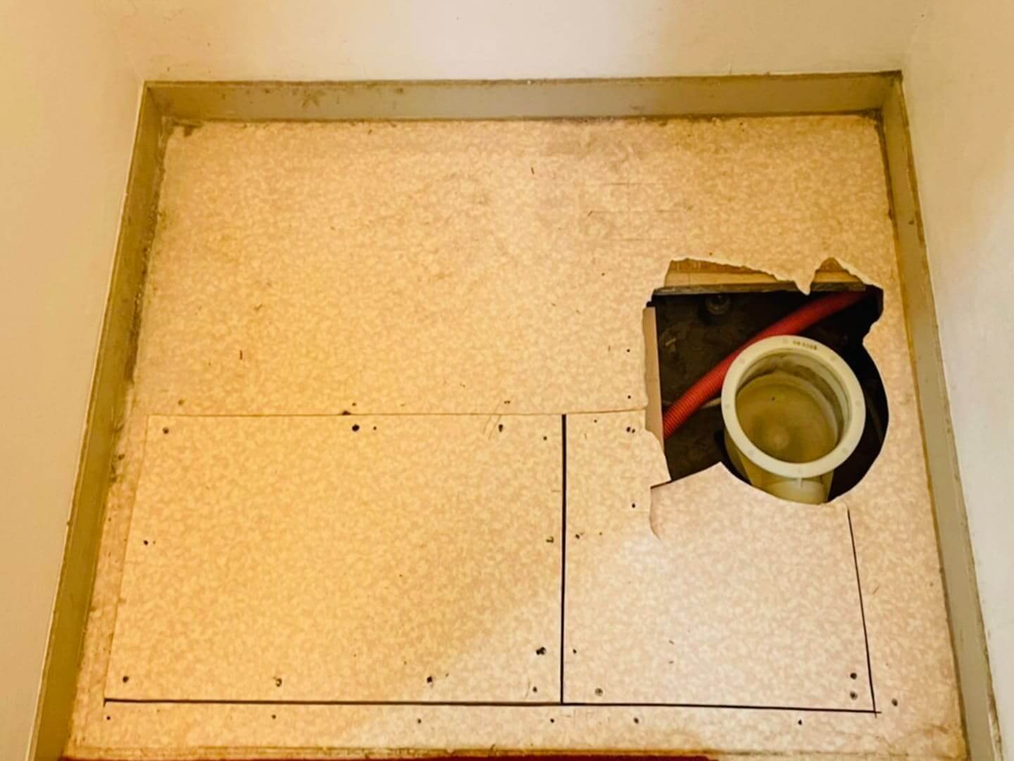 洗濯パン下の開口箇所復旧