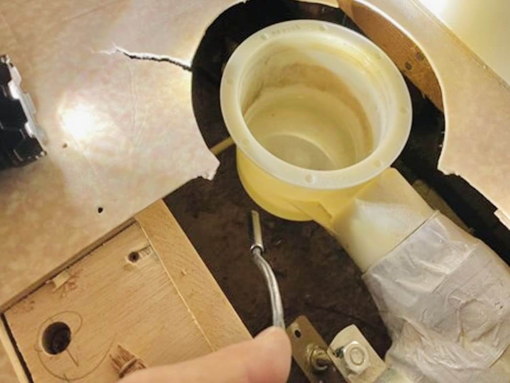 スコープカメラで漏水調査